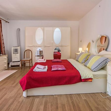 Two Bed Rooms Fortuna Near The Beach Porec Exterior photo