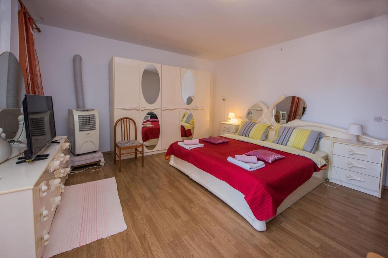 Two Bed Rooms Fortuna Near The Beach Porec Exterior photo