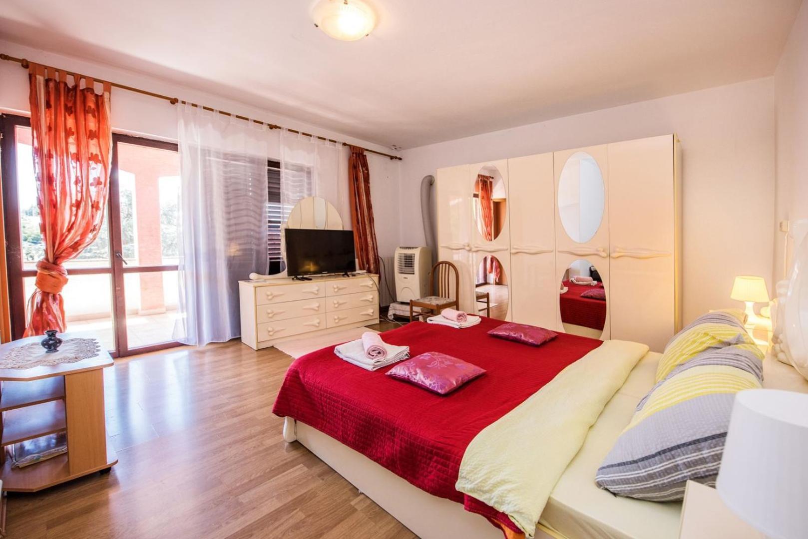 Two Bed Rooms Fortuna Near The Beach Porec Exterior photo